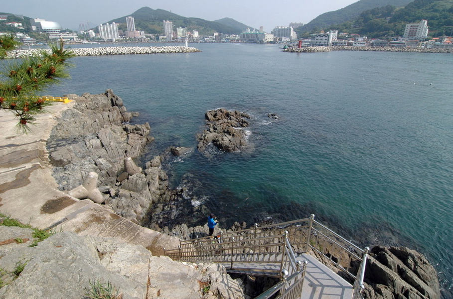 윤개공원(일출명소) , 윤개해안
