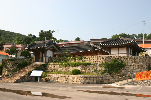 김영삼 대통령 생가 (金泳三 前 大統領 生家)