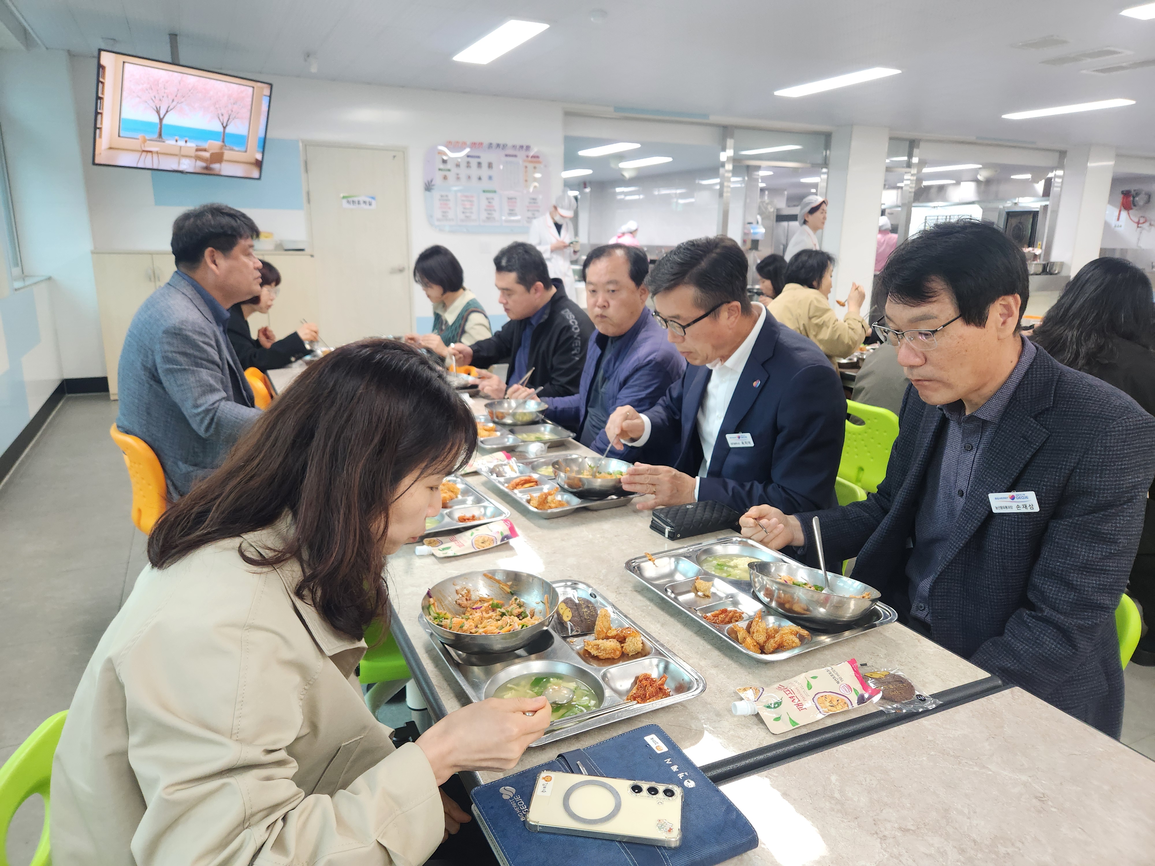 거제 밥상, 학교로 간다. 로컬푸드로 잇는 소통 한 끼 현장