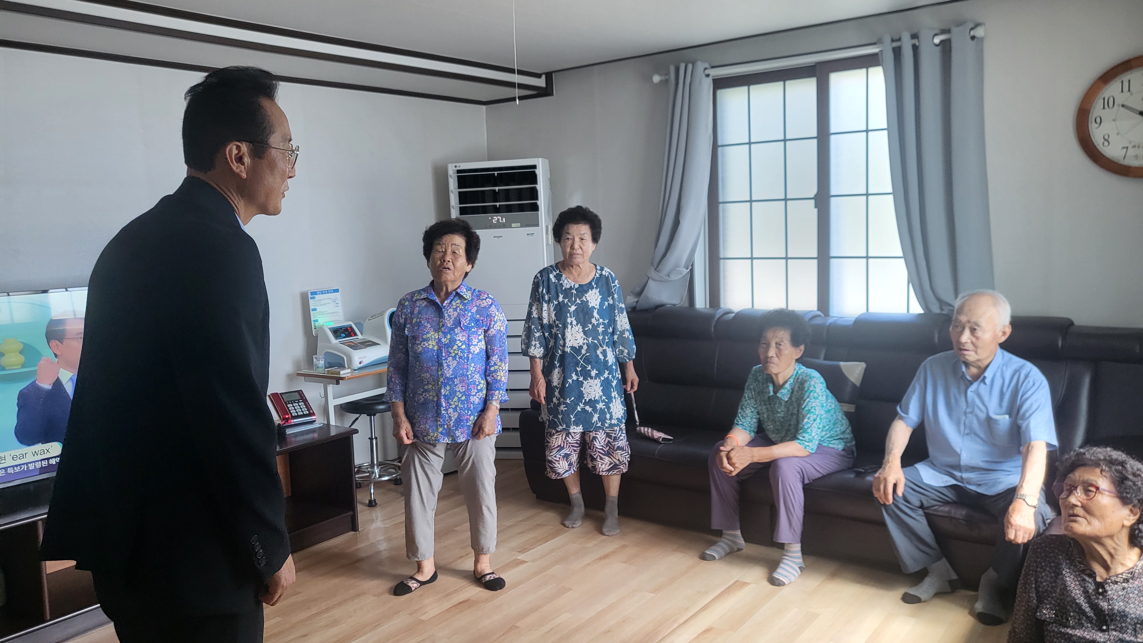 이하준 일운면장, 부임 후 경로당 순회방문 현장