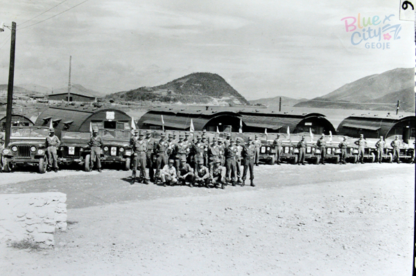 포로수용소 관리(포로수용소 경비병들의 기념사진)