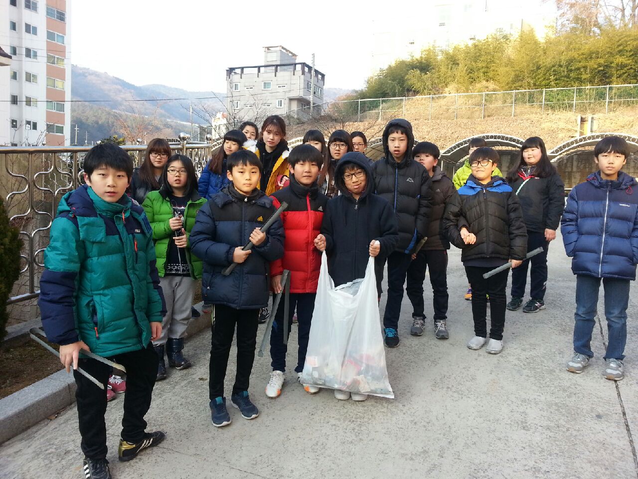 면동 > 장평동 > 열린마당 > 마을 이모저모 > 양지초등학교, 환경정화활동 실시 | 거제시청